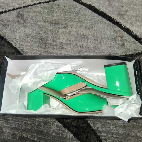 NIB Nine West Ferris Light Green Size 6 Block Heel Sandals! - Picture 14 of 15